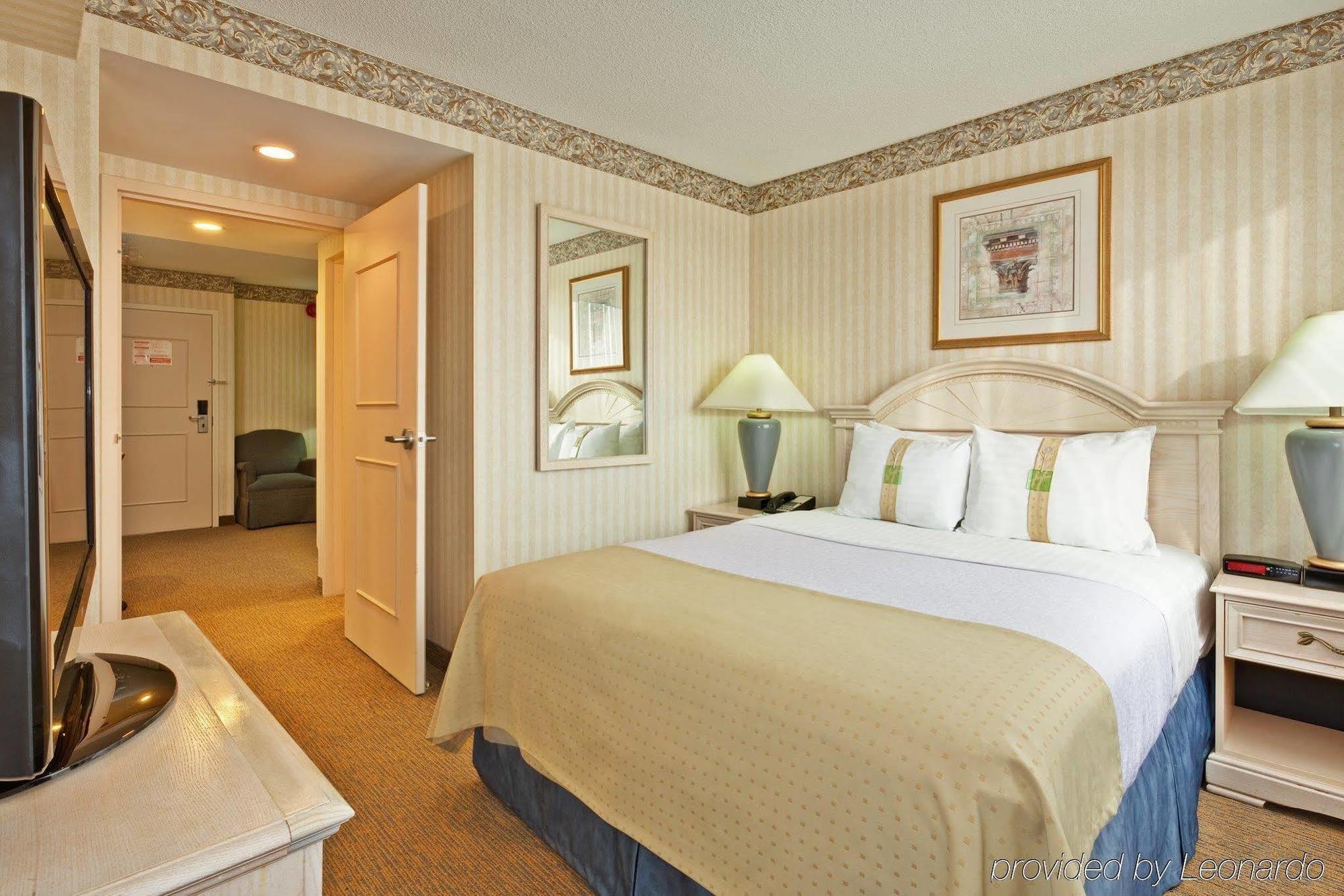 Holiday Inn Express & Suites Mississauga-Toronto Southwest, An Ihg Hotel Eksteriør billede